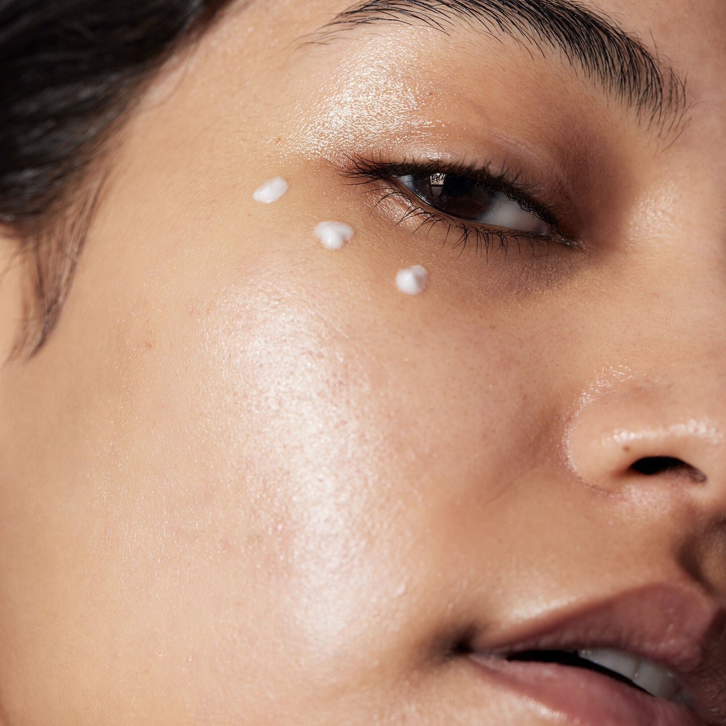 holy-hydration-eye-cream-g8 040822_Model_HH-EyeCream_116_RT1-V1_IGF_3f5819bb-8440-48d0-943c-ab2a2612d116.jpg