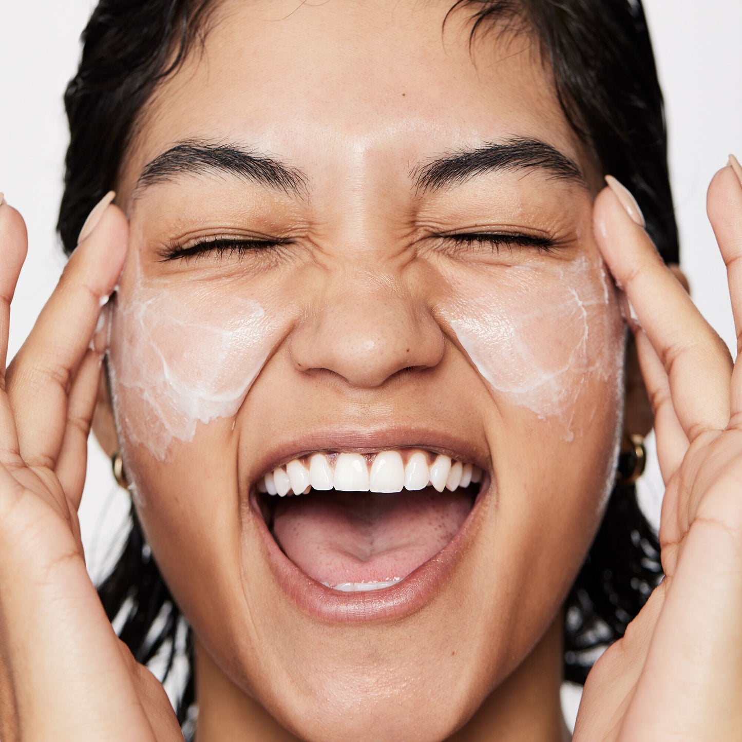 pure-skin-moisturizer-d6 040822_Model_Pure-Moisturizer_200_RT2-V1_RGB040822_Model_Pure-Moisturizer_200_RT2-V1_V1_IGF.jpg