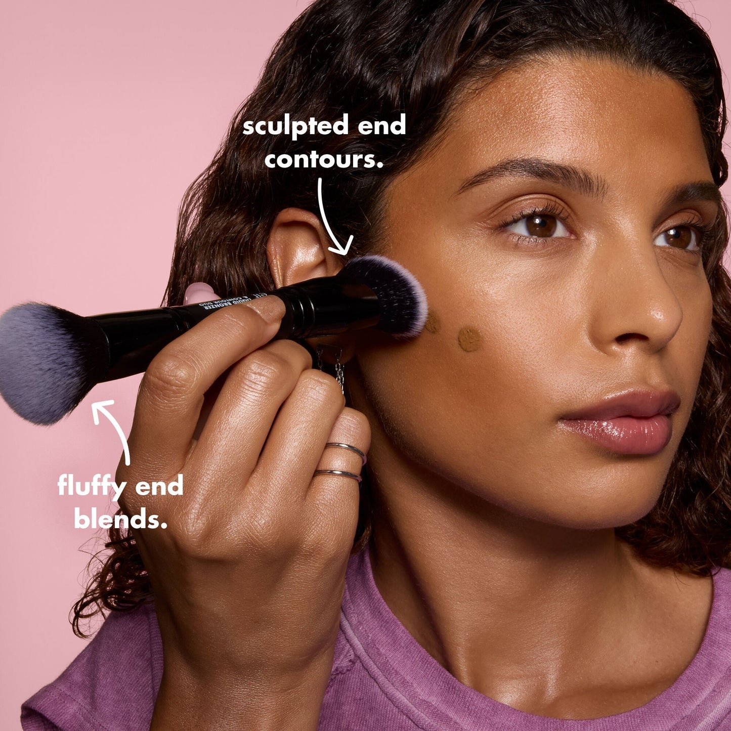 liquid-bronzer-and-contour-duo-brush-w2 0426_EDU_LiquidBronzer_ContourDuoBrush_BenefitModel.jpg