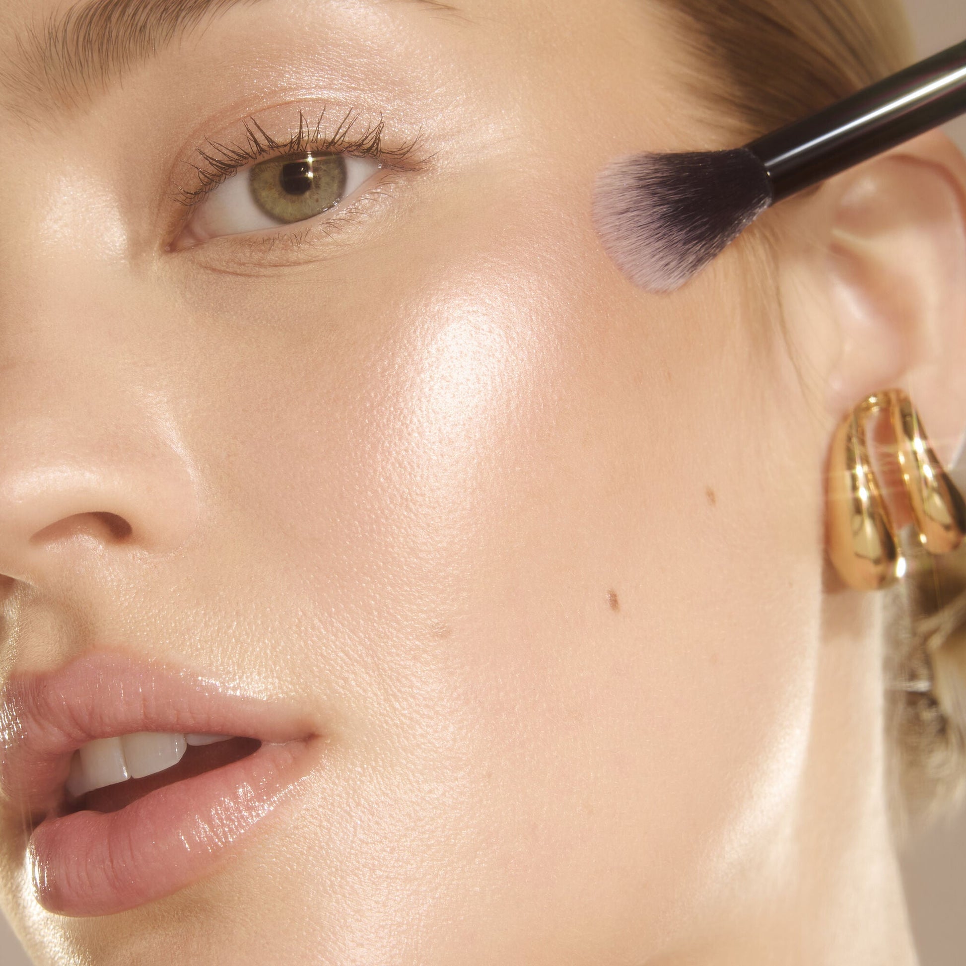 high-points-highlighter-brush-y3 060325_Genevieve_HGPH_Brush_2467_v2_RGB_IGF.jpg