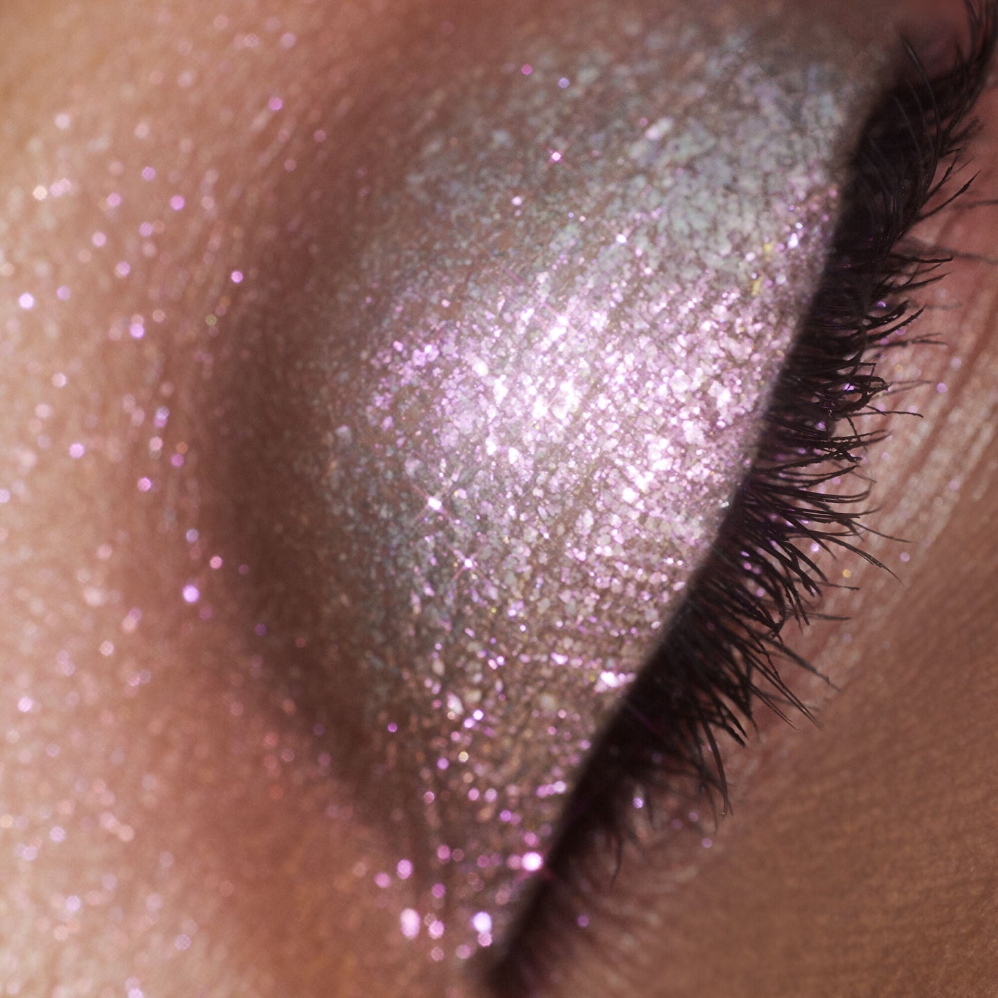 duochrome-liquid-eyeshadow-j4 061223_Chi_SparkPink_0022_FINAL_RGB_IGF.jpg