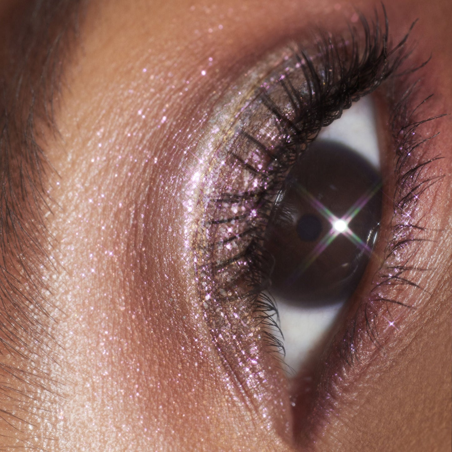 duochrome-liquid-eyeshadow-j4 061223_Chi_SparkPink_0023_FINAL_RGB_IGF.jpg