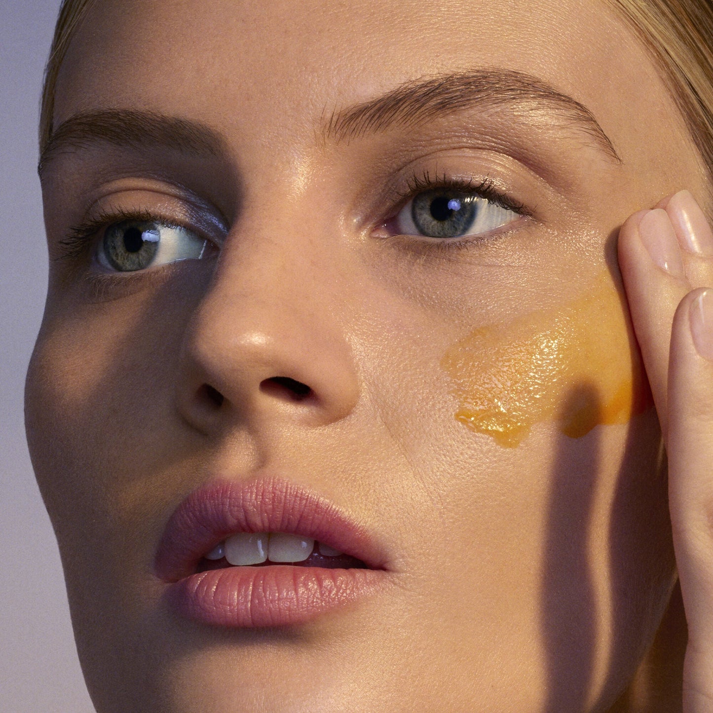 youth-boosting-advanced-night-retinoid-serum-regular-k1 080222_Florence_ANR_0403_IGF_V2.jpg