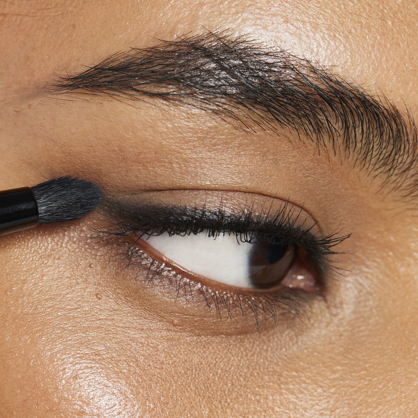 smudge-n-smoke-eyeliner-brush-z4 100824_elf_Shikin_Kohl_App_017_RGB_IGF.jpg