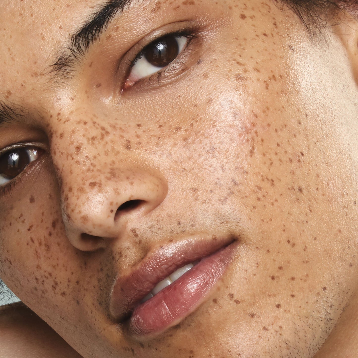 holy-hydration-face-cream-spf-30-h0 11112019_012021_Danny_HHydrationApp_044_IGF.jpg