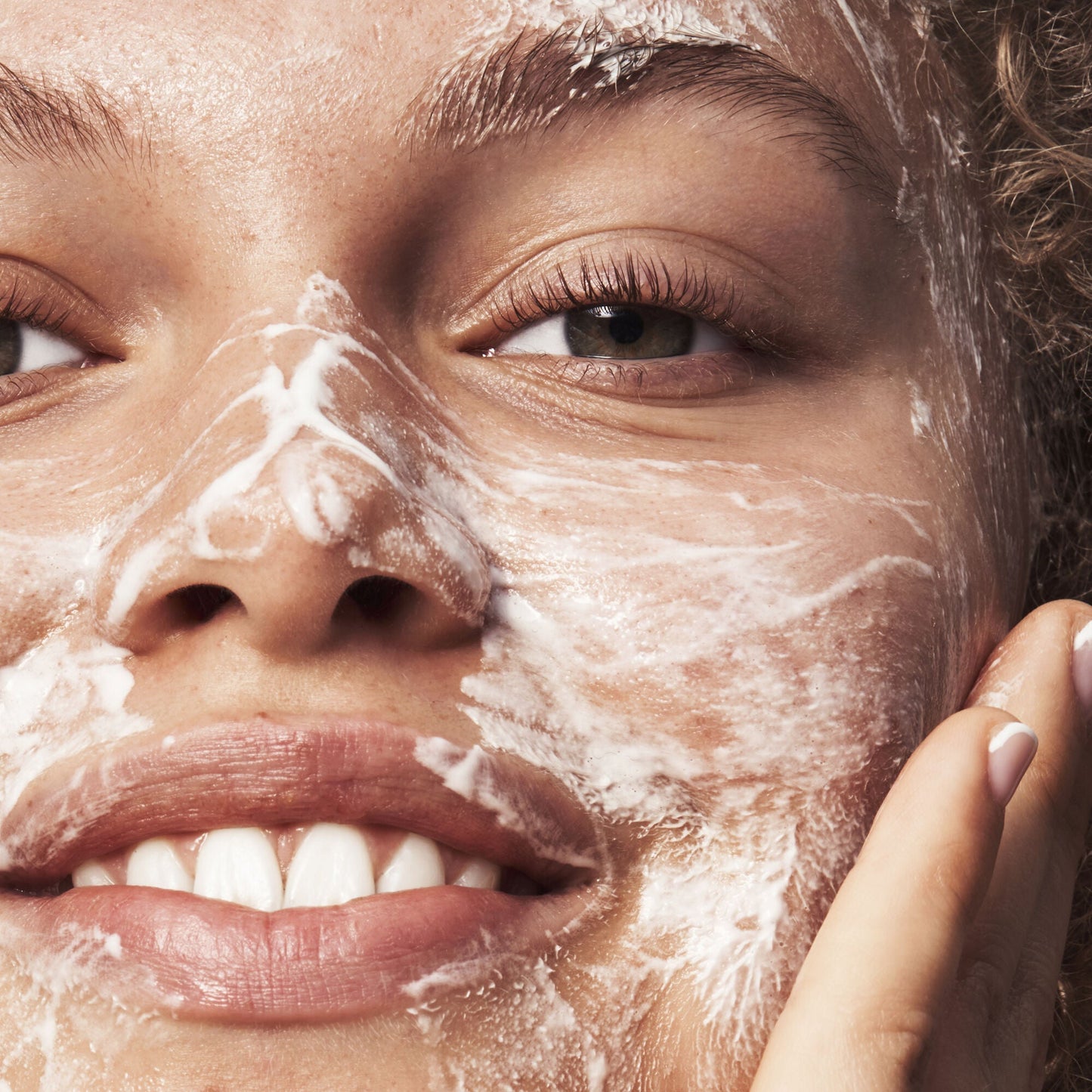 blemish-breakthrough-acne-clarifying-cleanser-p6 121321_Marley-Acne-Regimen_0117_FINAL_IGF.jpg