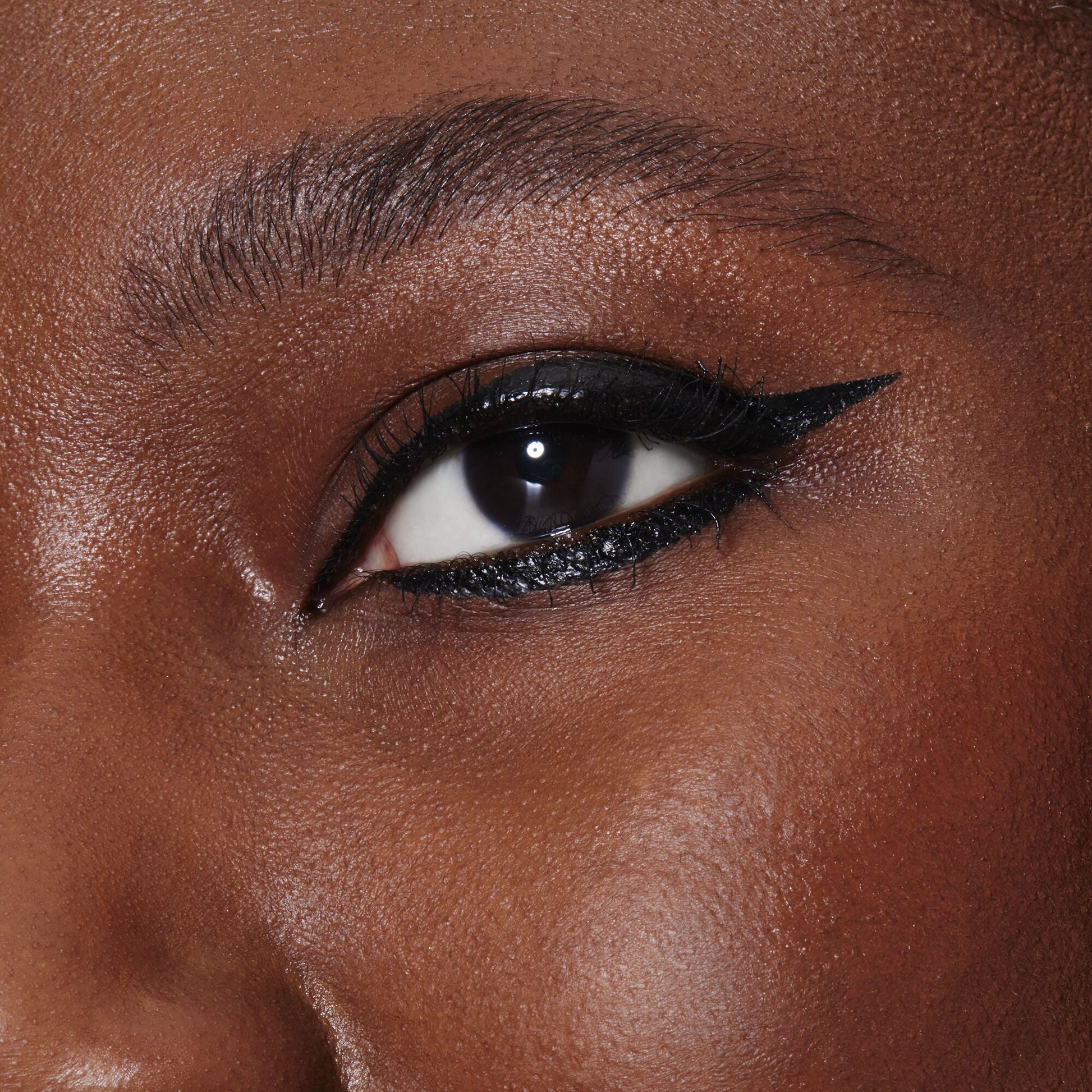 h2o-proof-inkwell-eyeliner-p9 82969_DJ_H20_PROOF_INKWELL_EYELINER_MACRO.jpg