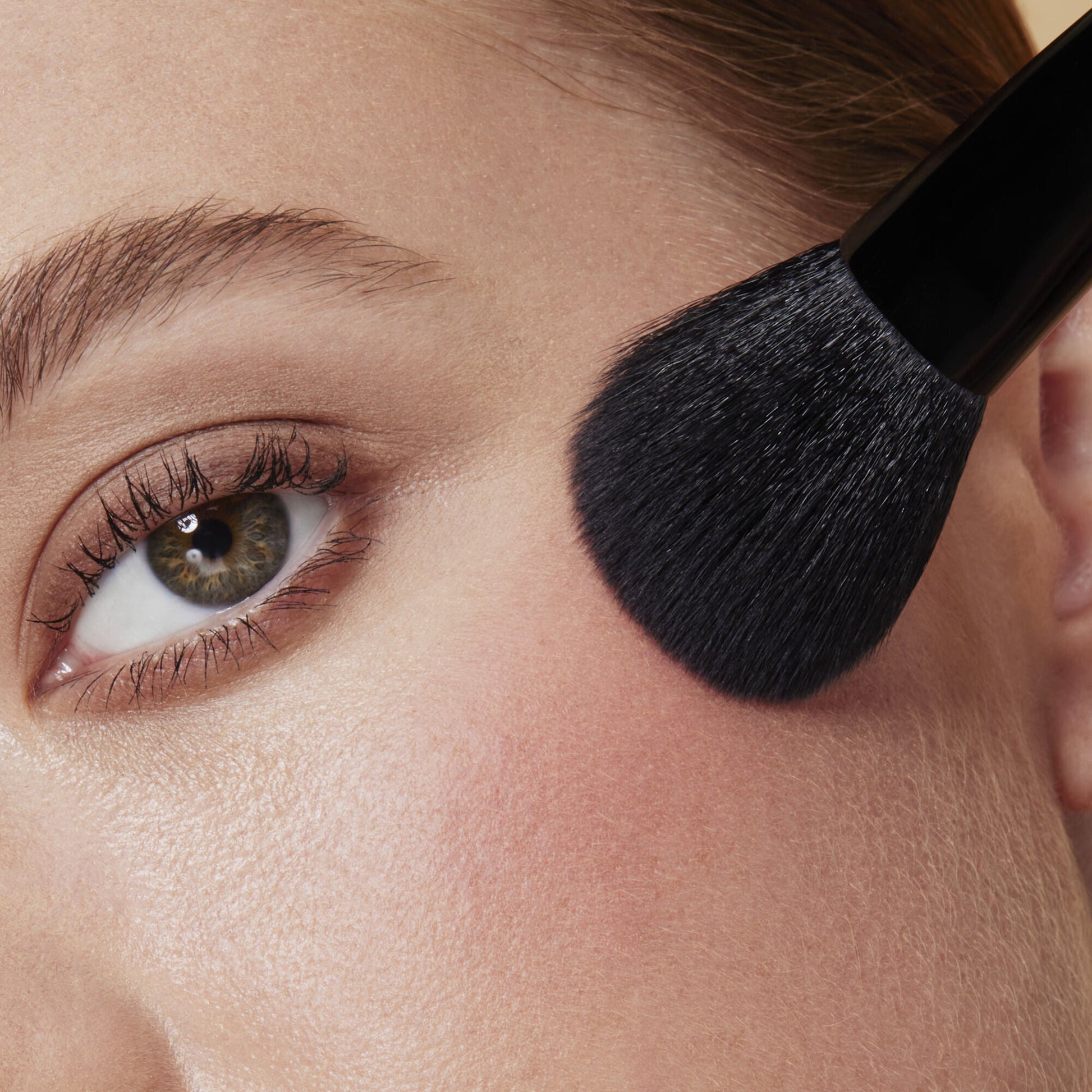 full-face-and-eye-makeup-brush-set-with-travel-case-a4 84674_FULL_FACE_EYE_BRUSH_SET_BLUSH_BRUSH_CARI_0086.jpg