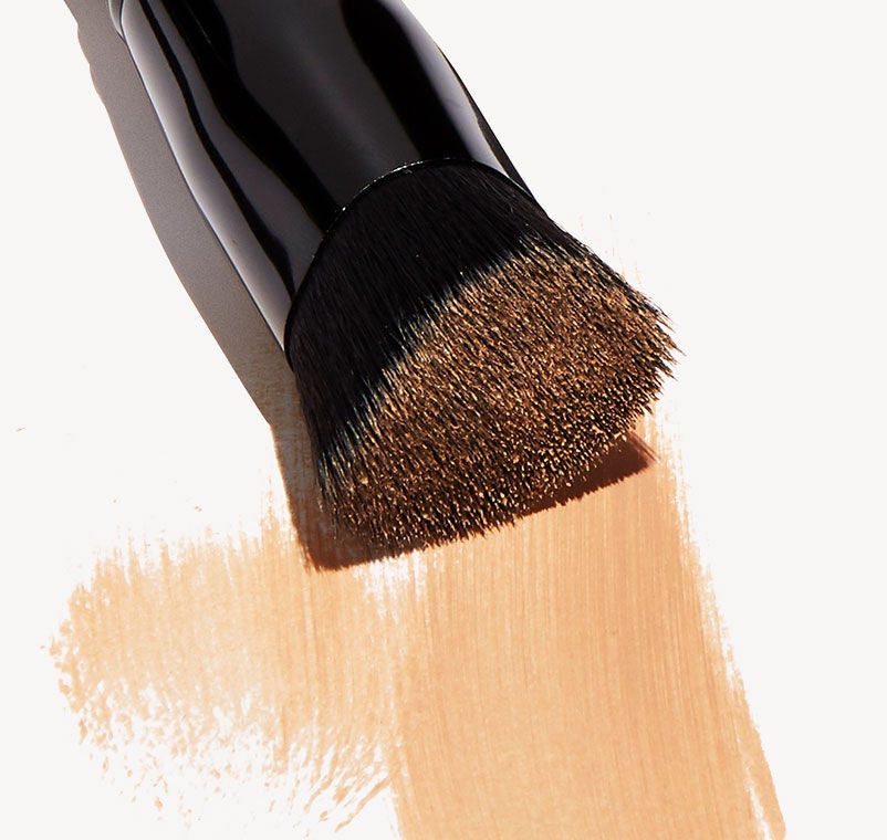 triangular-buffing-foundation-brush-t5 shot.jpg